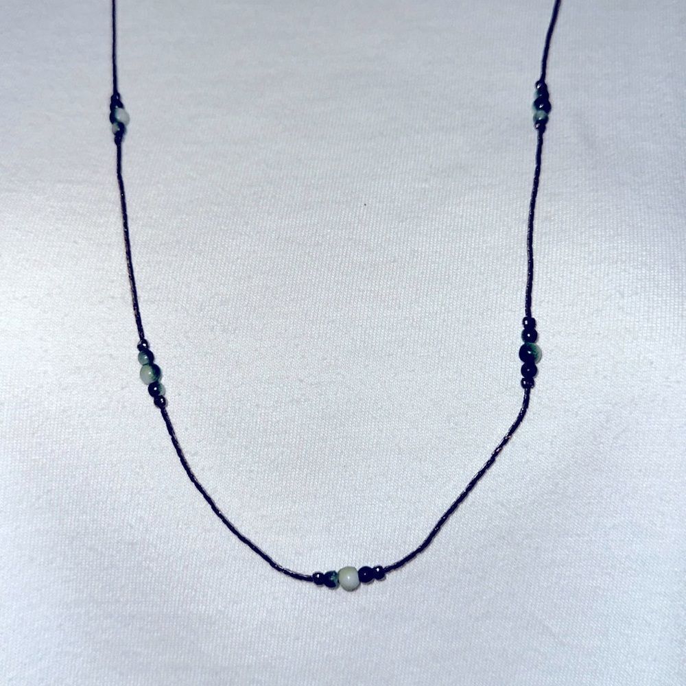 Vtg Korea silver chain long necklace with dark green & white small glass‎ beads
